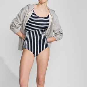 Land Ends Women's Black Striped One-Piece Swimsuit 6P